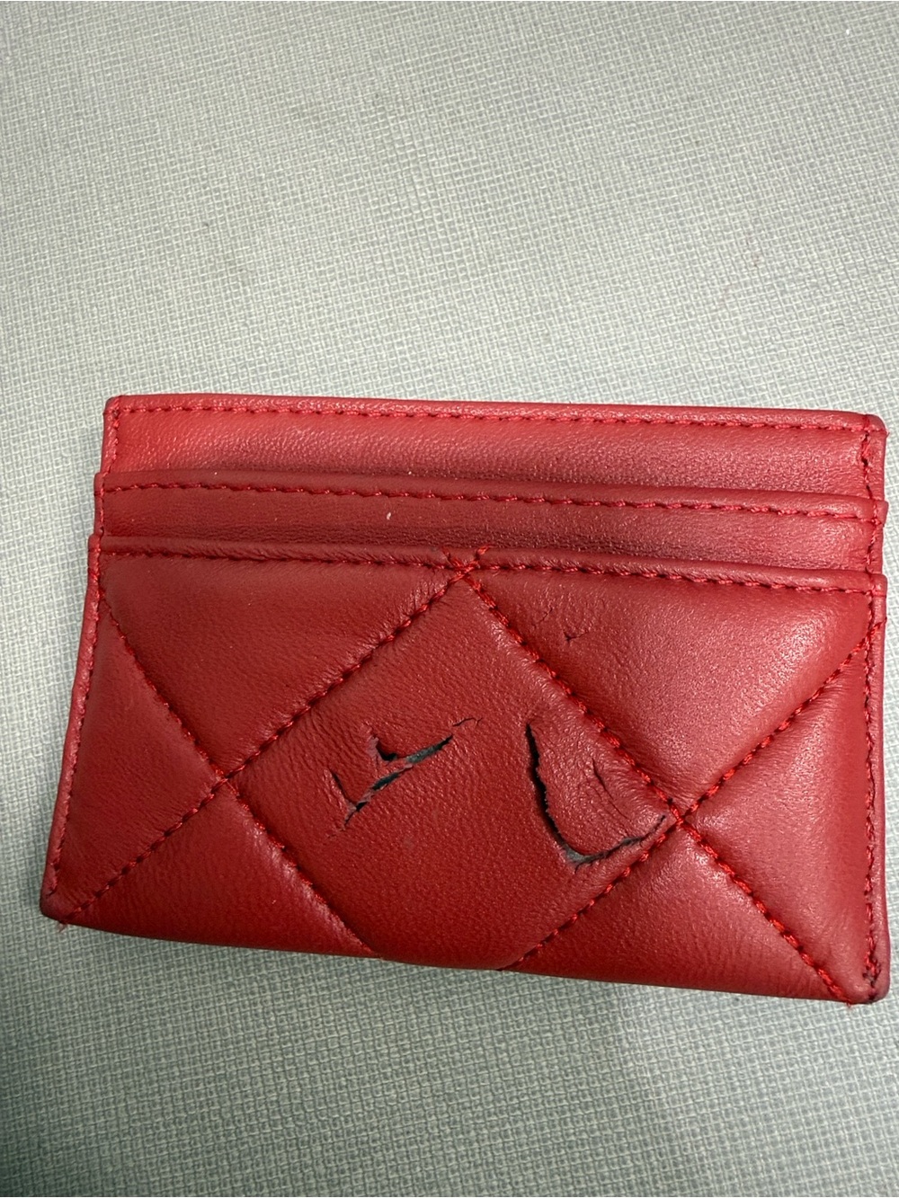 Damaged Chanel Red Quilted Card Holder with Gold CC Logo - Picture 4 of 4
